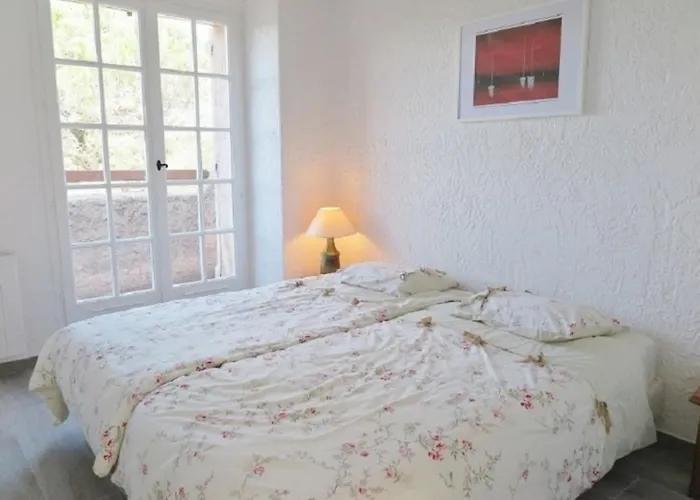 Mas Renove 2 Chambres Avec Piscine A 1Km De La Plage De Gigaro - Fr-1-726-13